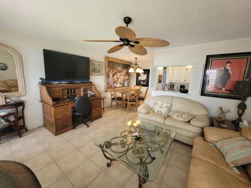 17 Berkshire A, West Palm Beach, FL 33417-2153