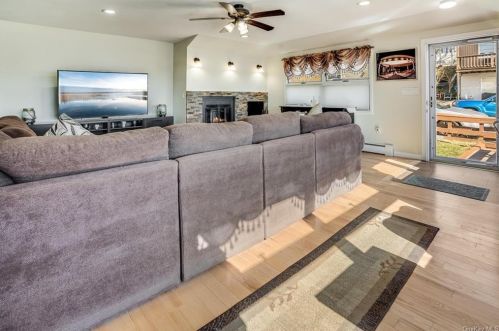 19 Hillcrest Ave, Crotonville NY  10562-1921 exterior