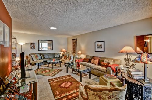 10515 Palmeras Dr, Sun City, AZ 85373-1939