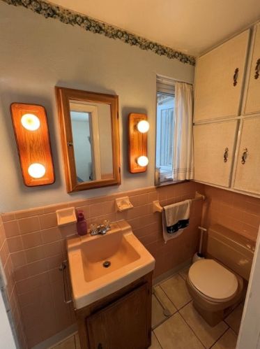 8040 Remington Dr, Pittsburgh PA  15237-6235 exterior