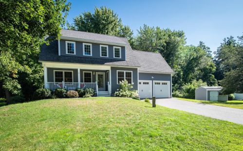 8 Evans Ave, Plaistow NH  03865-2909 exterior