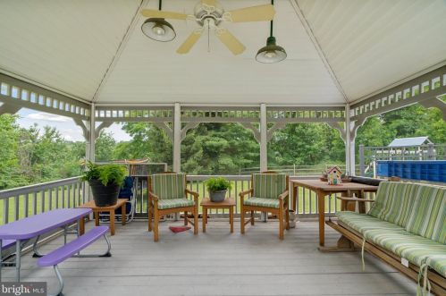 135 Marmic Dr, Southampton PA 18966-1725 exterior