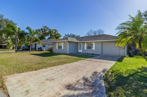 19 Cedar Dr, Davenport FL 33837-9784 exterior