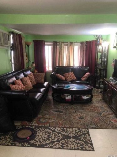 93-05 209th St, Jamaica, NY 11428-1008