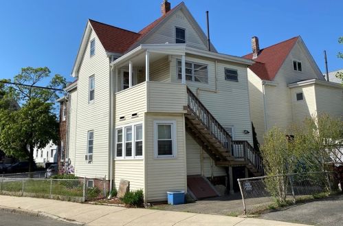 58 Bradford St, Everett, MA 02149-1247