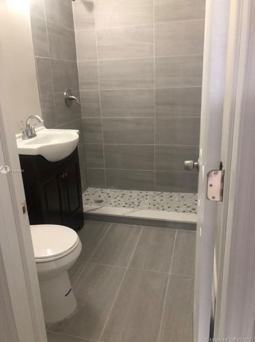 1481 9th Ct, Hialeah FL  33010-3331 exterior