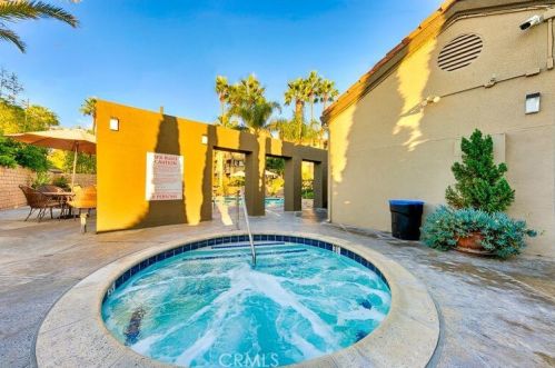 400 Lake St, Huntington Beach CA  92648-5811 exterior