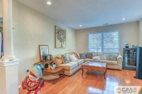 13 Ardmore Pl, East Brunswick, NJ 08816-5262
