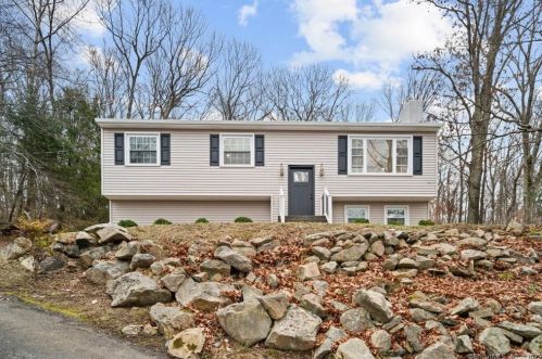 9 Tommys Ln, Brookfield Center CT  06804-1616 exterior