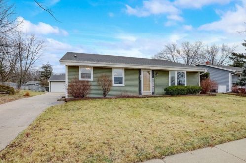 1829 Fox River Pkwy, Waukesha, WI 53189-7151