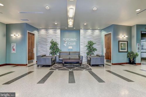 14800 Potomac Branch Dr, Woodbridge VA  22191-4056 exterior