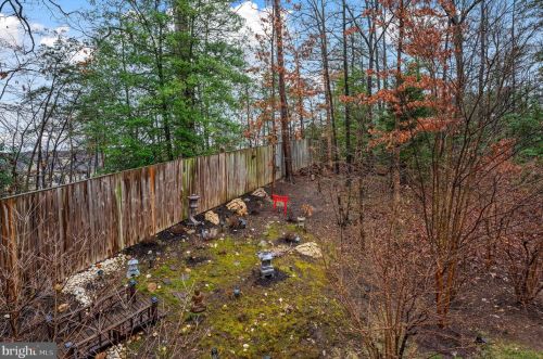 7226 Lyndam Hill Cir, Lorton VA  22079-4509 exterior