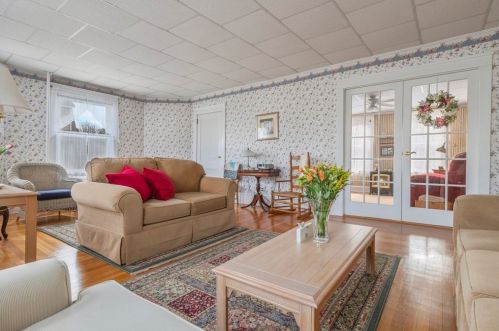 10 Burke St, Fall River MA 02720-6903 exterior