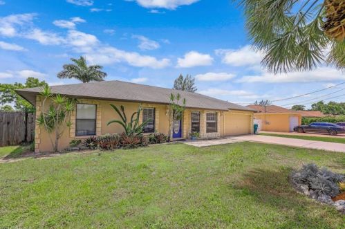 2484 55th St, Naples, FL 34116-5555