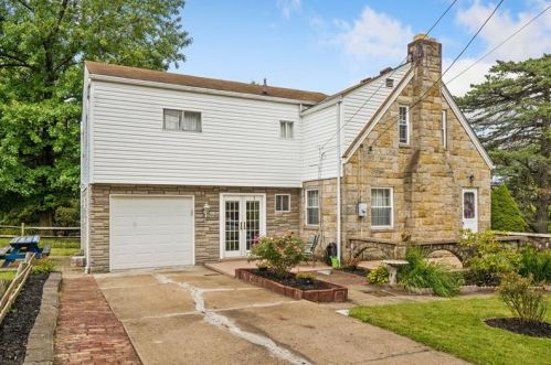 1022 Fidelity Dr, Pittsburgh, PA 15236-1317