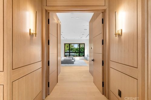 4508 Haskell Ave, Van Nuys CA  91436-3148 exterior