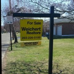 203 Folino Dr, Bridgeport, CT 06606-1013