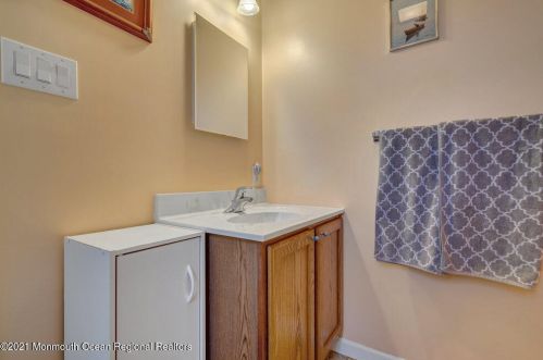 271 Kearney Ave, Pelican Island NJ  08751-1822 exterior