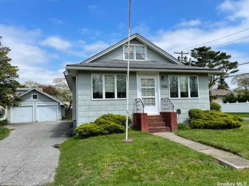 296 Broadway, North Lindenhurst, NY 11757-3703