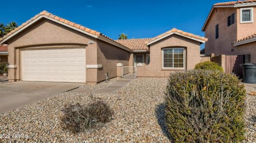 728 Ivanhoe St, Chandler, AZ 85225-3988