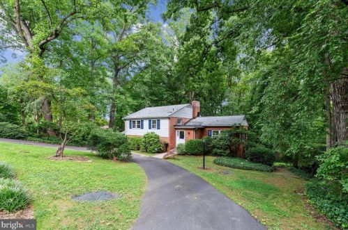 6347 Waterway Dr, Falls Church, VA 22044-1319