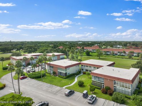 3 Vista Palm Ln, Vero Beach, FL 32962-4602