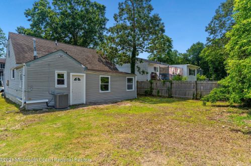 46 Capri Dr, Bricktown NJ  08723-7633 exterior