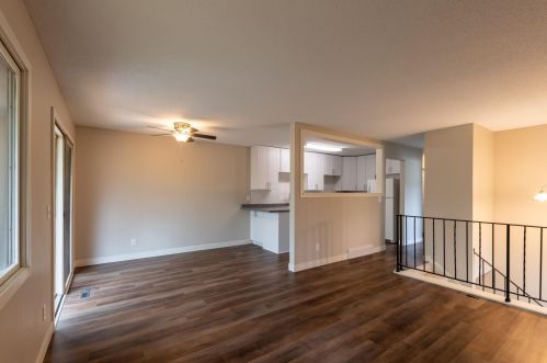 1649 Hickory Ln, Saint Paul, MN 55122-2529