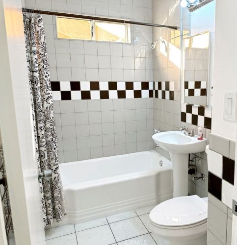 7228 Adwen St, Downey, CA 90241-4150