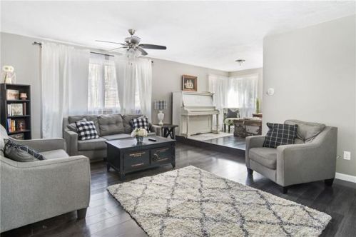 715 Middle Rd, Warwick RI  02818-1811 exterior