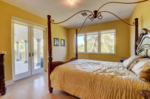 4255 Gleneagles Dr, Boynton Beach FL  33436-4914 exterior