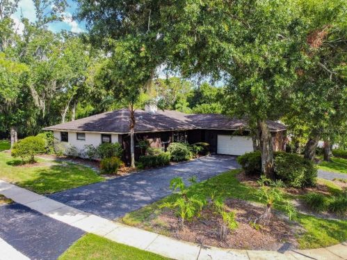 70 Lakeview Ct, Palm Harbor, FL 34683-2906