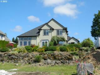 904 A St, Washougal, WA 98671-2226