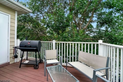 74 Wescott Rd, Bedminster, NJ 07921-2003