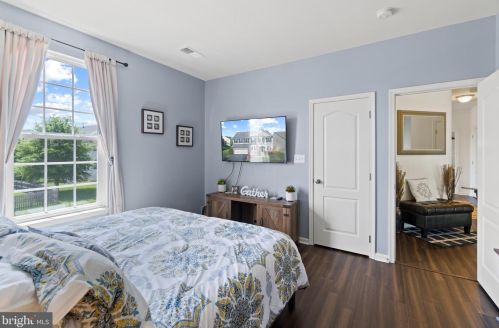 13846 Estate Manor Dr, Gainesville VA 20155-5951 exterior