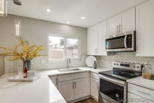 4168 Genesee Ave, San Diego CA  92111-2716 exterior