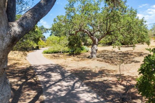 890 Upland Rd, Redwood City, CA 94062-3096