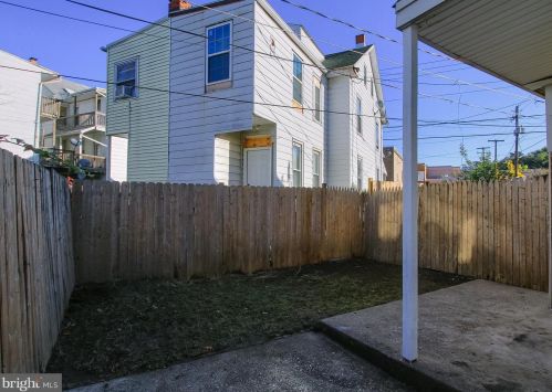 1948 Derry St, Harrisburg PA 17111-2652 exterior