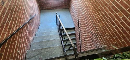 8121 Daly Rd, Cincinnati OH 45231-5702 exterior