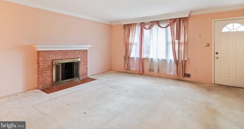 5320 Landgrave Ln, Springfield, VA 22151-1912