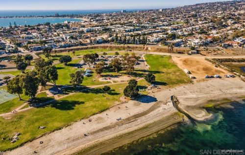 3802 Crown Pt Dr, San Diego CA 92109-6711 exterior