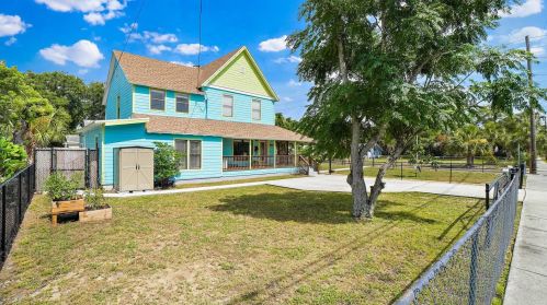 307 Cypress St, Tarpon Springs, FL 34689-4332