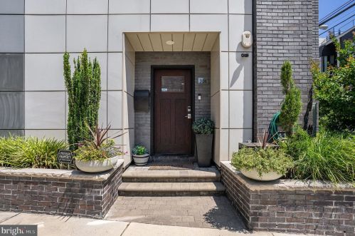 301 Green St, Philadelphia PA  19123-2938 exterior