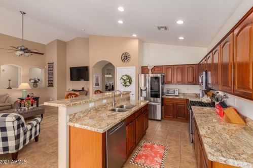 2191 Iris Dr, Chandler, AZ 85286-2747