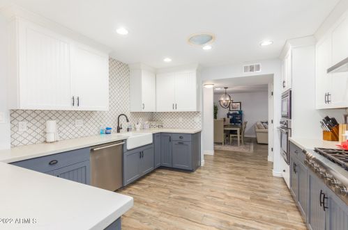 7724 Camelback Rd, Scottsdale AZ 85251-1801 exterior