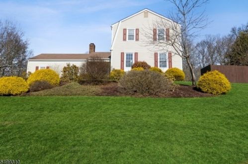 560 Heritage Rd, Millington, NJ 07946-1617