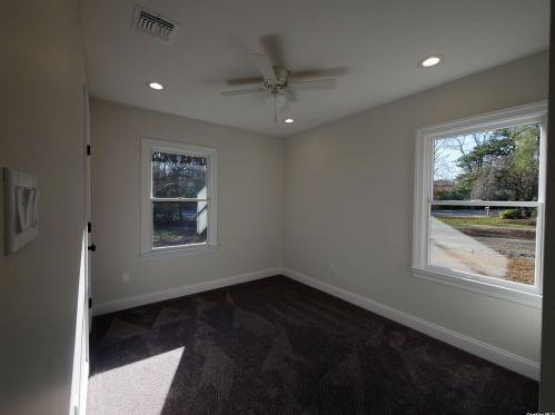 559 Canal Rd, Mount Sinai NY  11766-3304 exterior