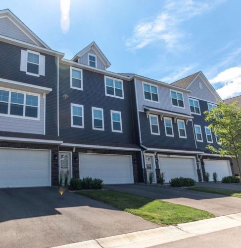 8733 Granite Cir, Saint Paul, MN 55129