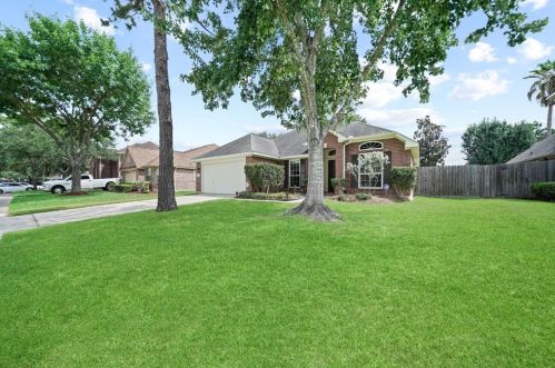 1825 Oak Lodge Dr, Pearland, TX 77581-6195
