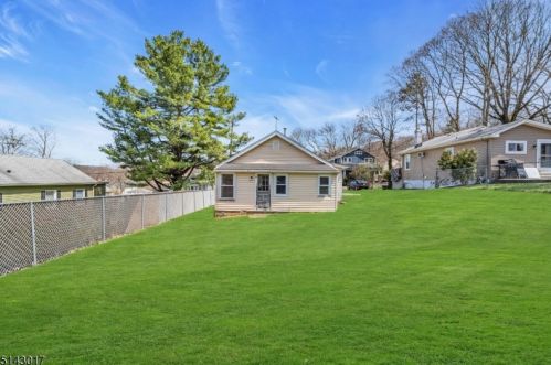 18 Outlook Ave, Mount Olive NJ  07828-2919 exterior
